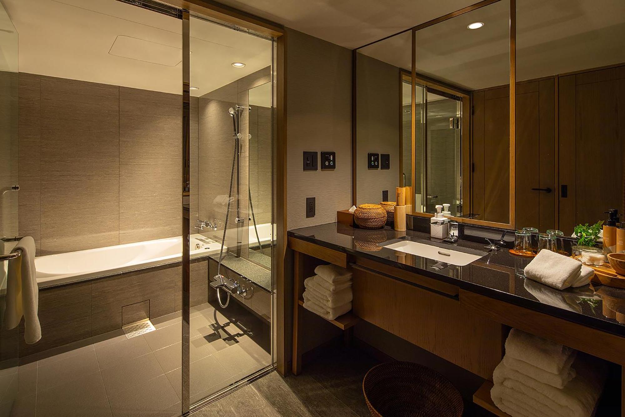 PREMIERE SUITE with Lounge Access (Over 13 years old only) - Non-Smoking